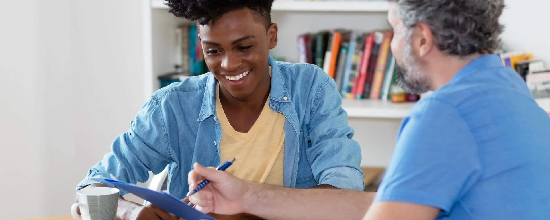 Ein Coach und sein Coachee in einer Besprechung